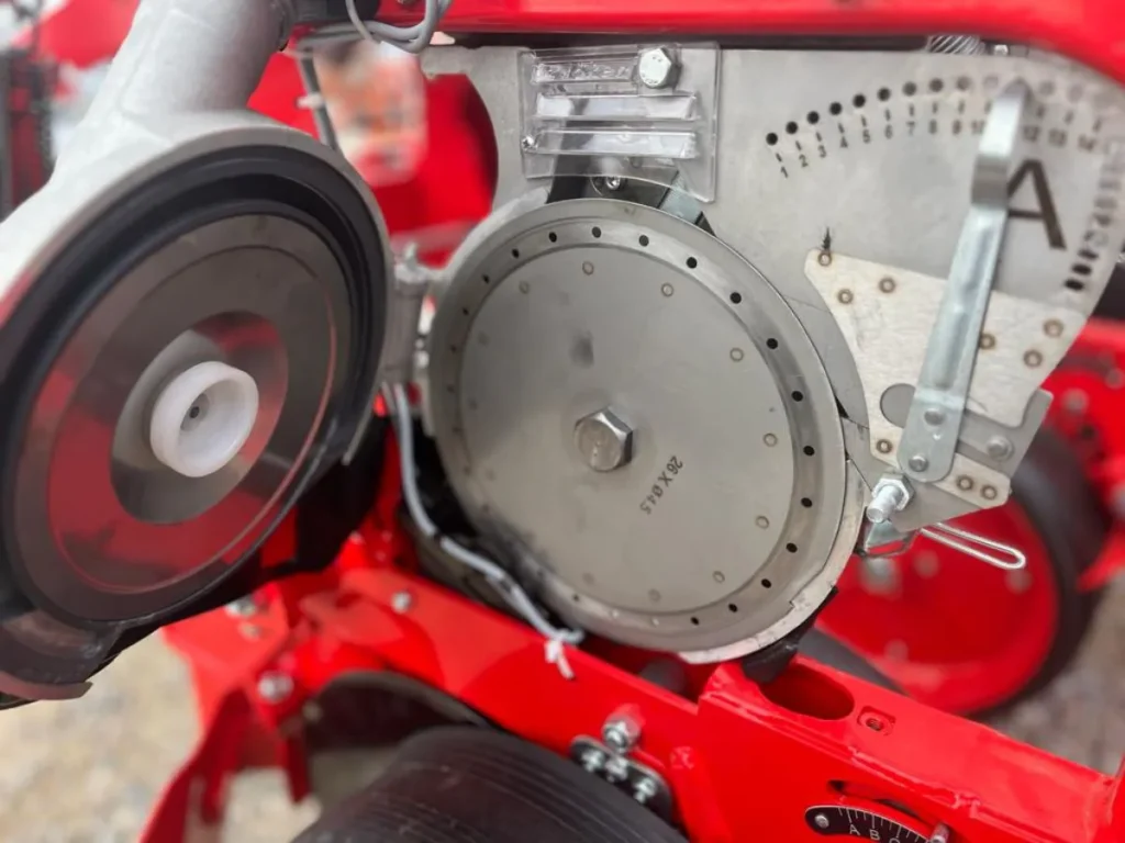 Semanator plante prasitoare Bufer 6 randuri Terra King Salonta Utilaje Agricole Oradea Bihor