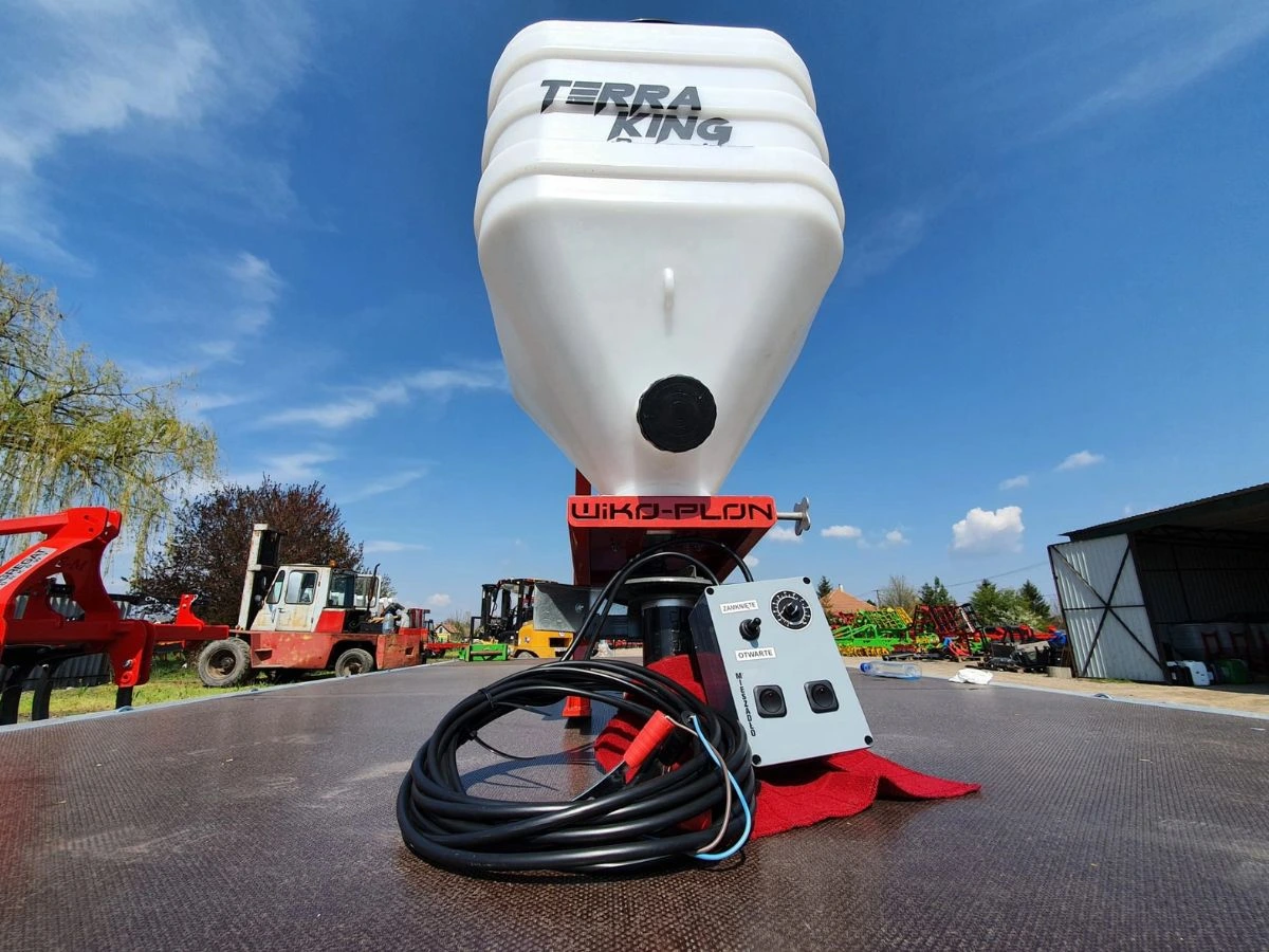 Microgranulator distribuitor seminte mici Terraking Utilaje Agricole Salonta (4) Microgranulator distribuitor seminte mici Terraking Utilaje Agricole Salonta